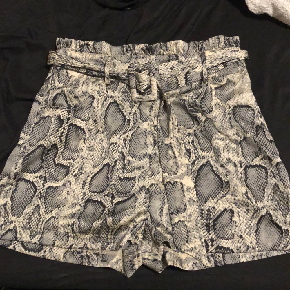 boohoo snake satin belted shorts🐍